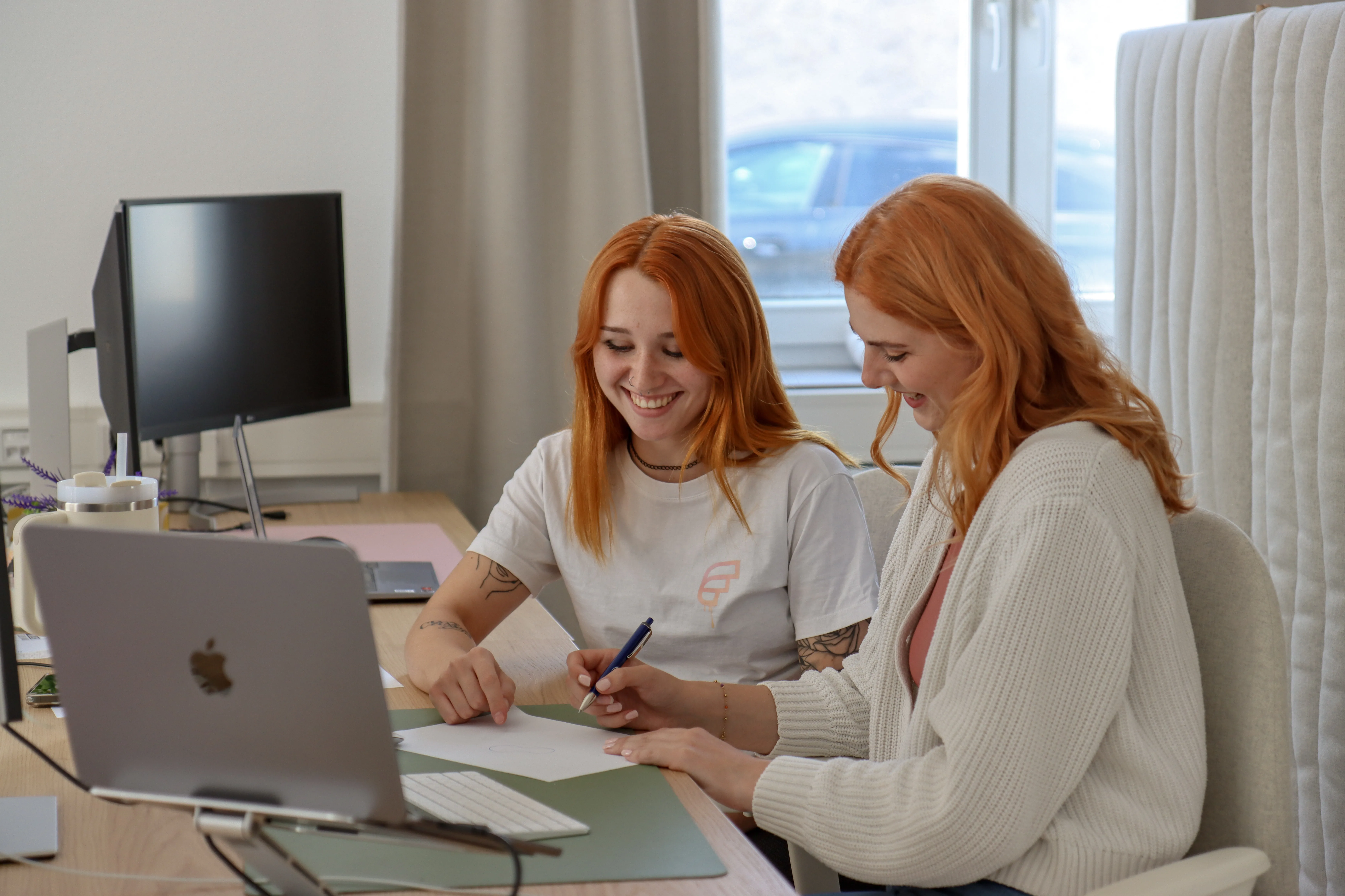 Caro und Angi im Fastdocs-Büro